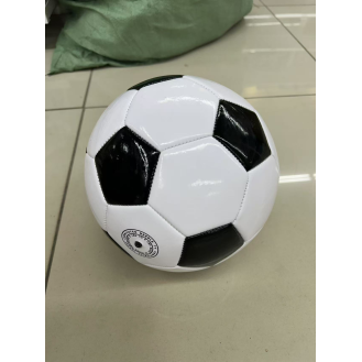 CC074-004 big football black&white