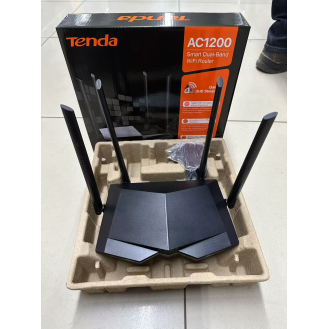 CC135-078 4 antenna gigabit router4