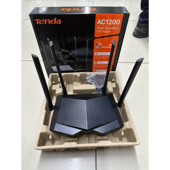 CC135-078 4 antenna gigabit router4